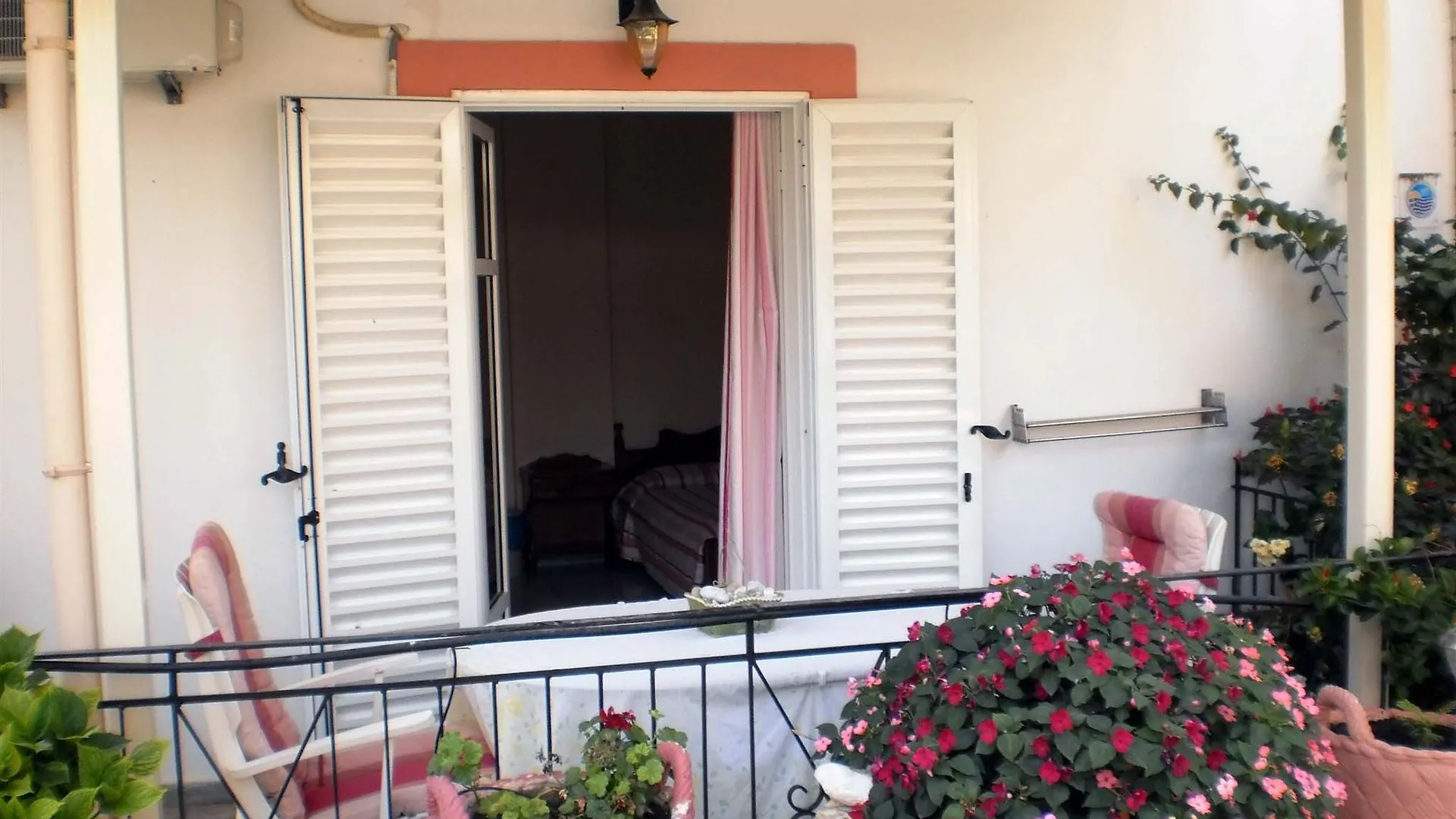 Bianca Villa Skala